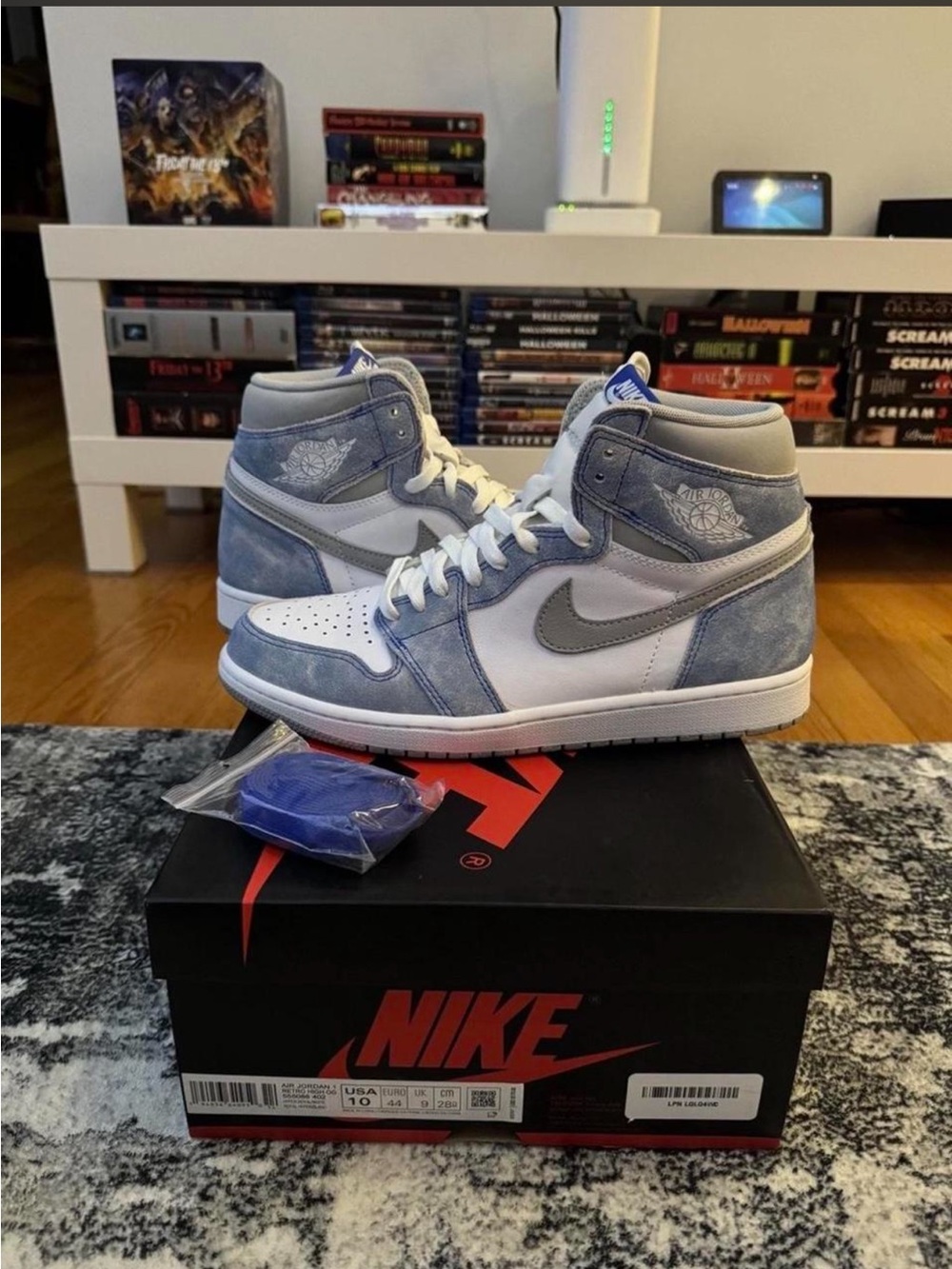 Air Jordan 1 High OG Retro Hyper Royal